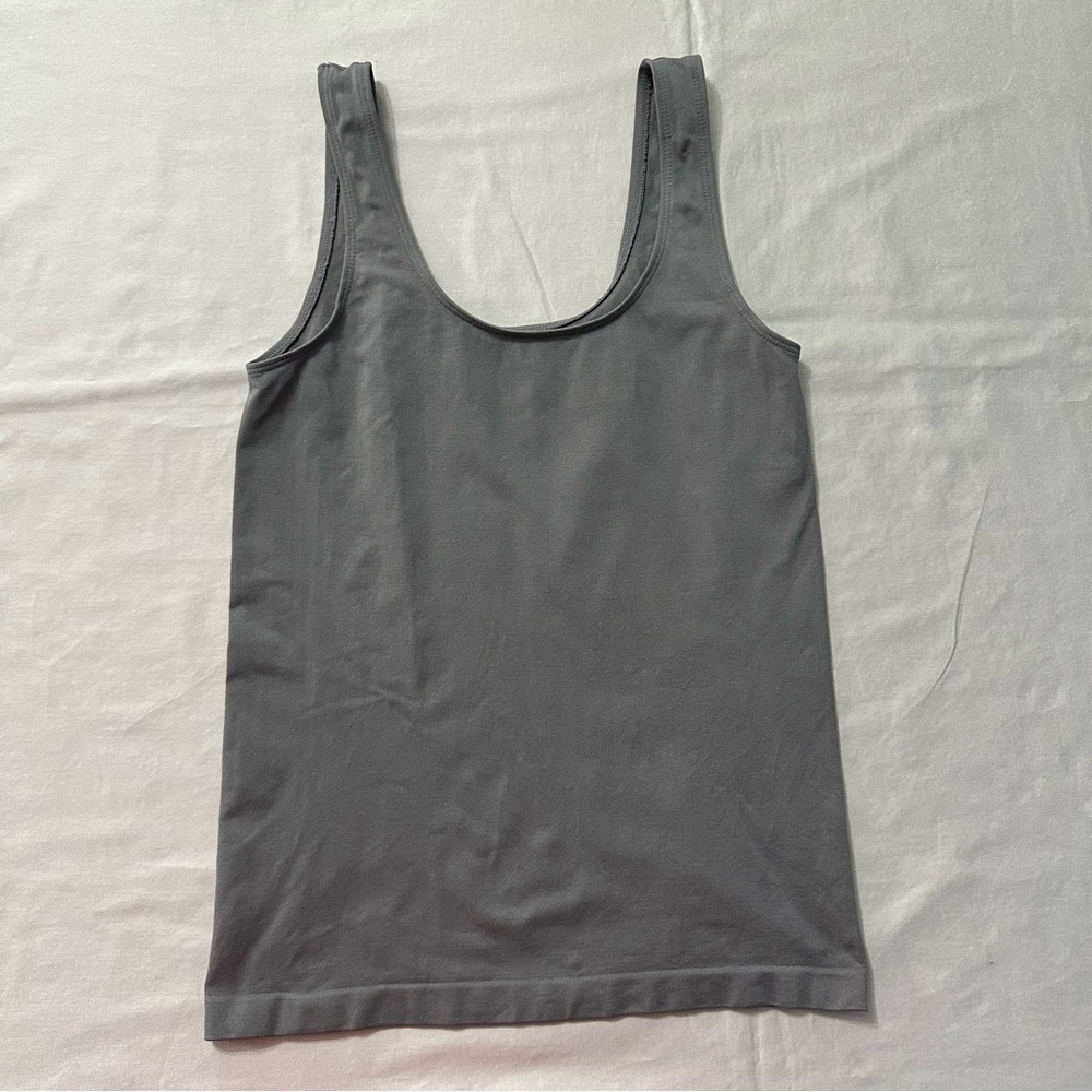Nouvelle Seamless Gray Scoop Neck Tank Size Medium Shapewear